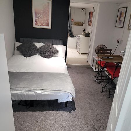 Apartament Hidden Treasure-Netflix And Wi-Fi-Basement Flat Gillingham  Zewnętrze zdjęcie