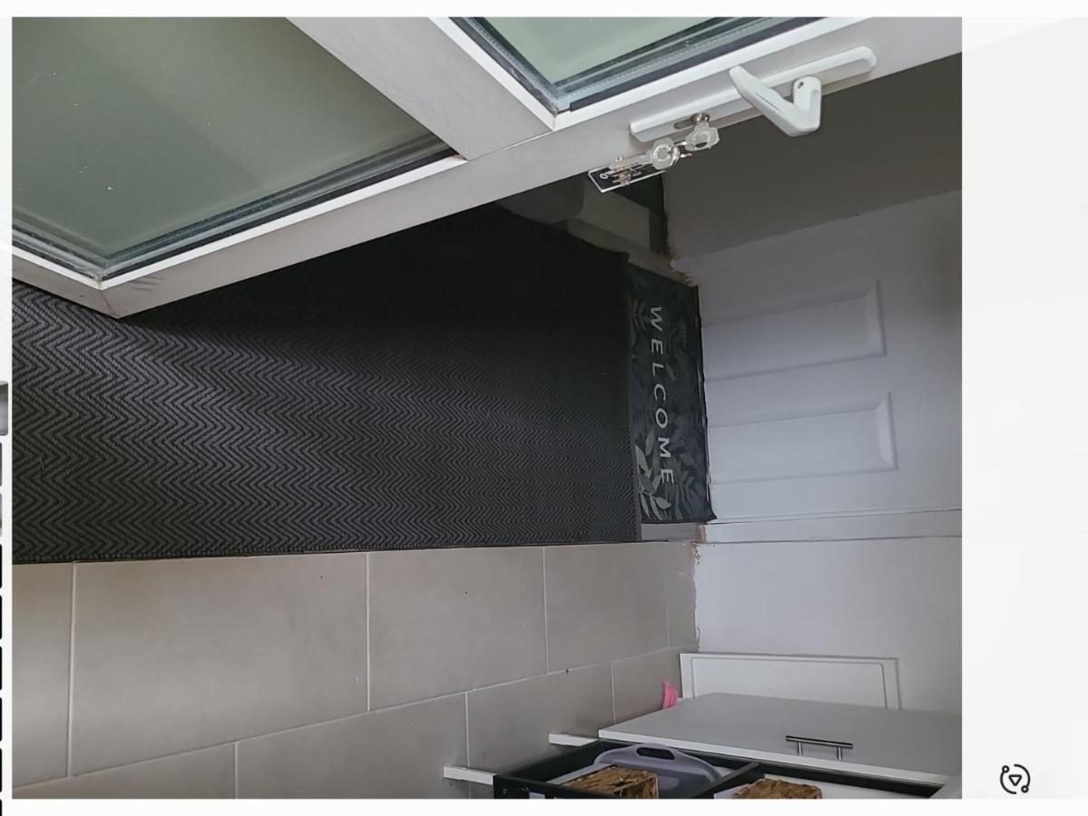 Apartament Hidden Treasure-Netflix And Wi-Fi-Basement Flat Gillingham  Zewnętrze zdjęcie