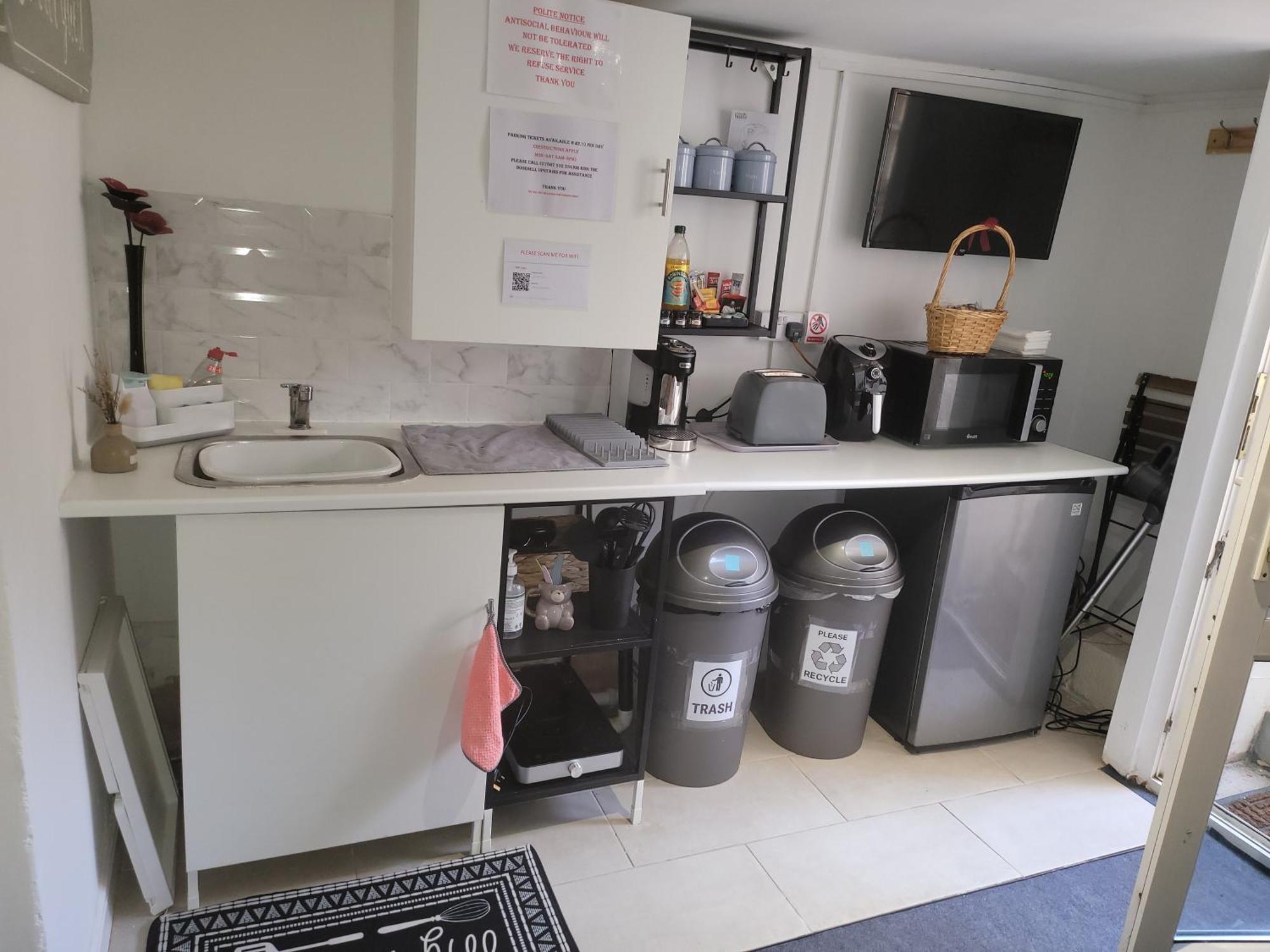 Apartament Hidden Treasure-Netflix And Wi-Fi-Basement Flat Gillingham  Zewnętrze zdjęcie